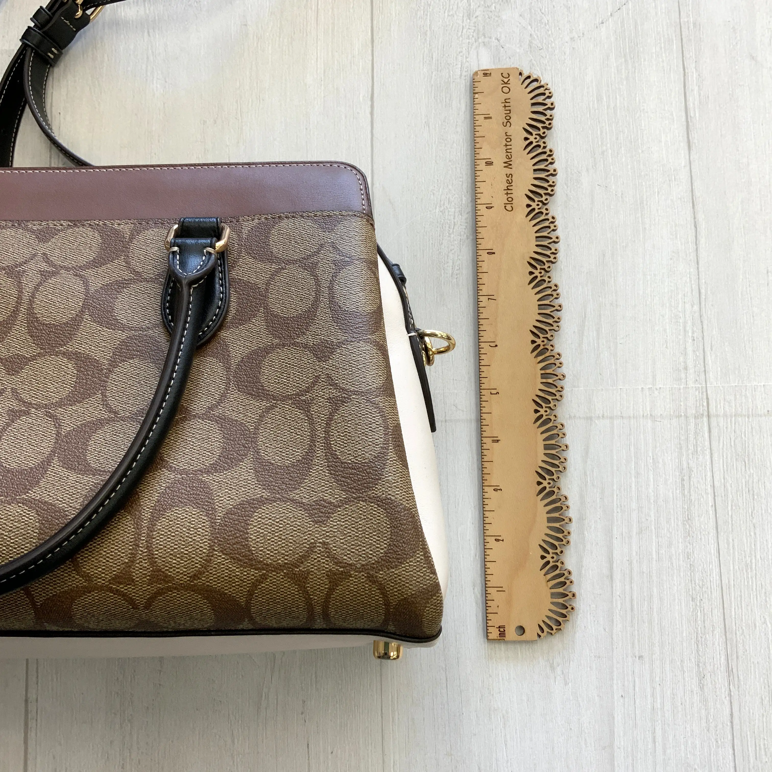 Handbag Designer By Coach  Size: Medium